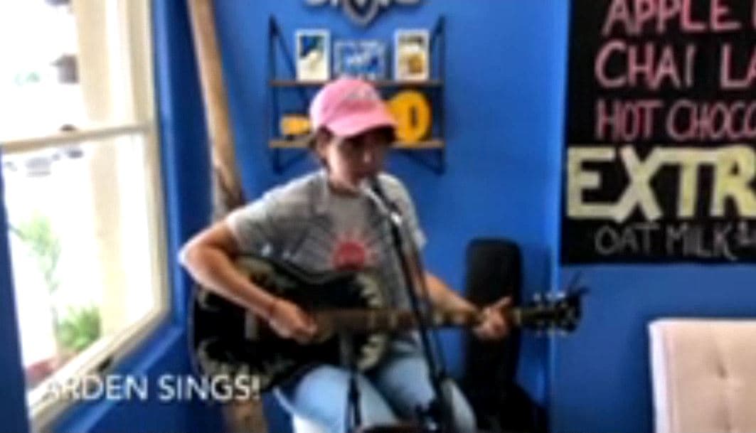 Arden Sings at Beach House Cafe